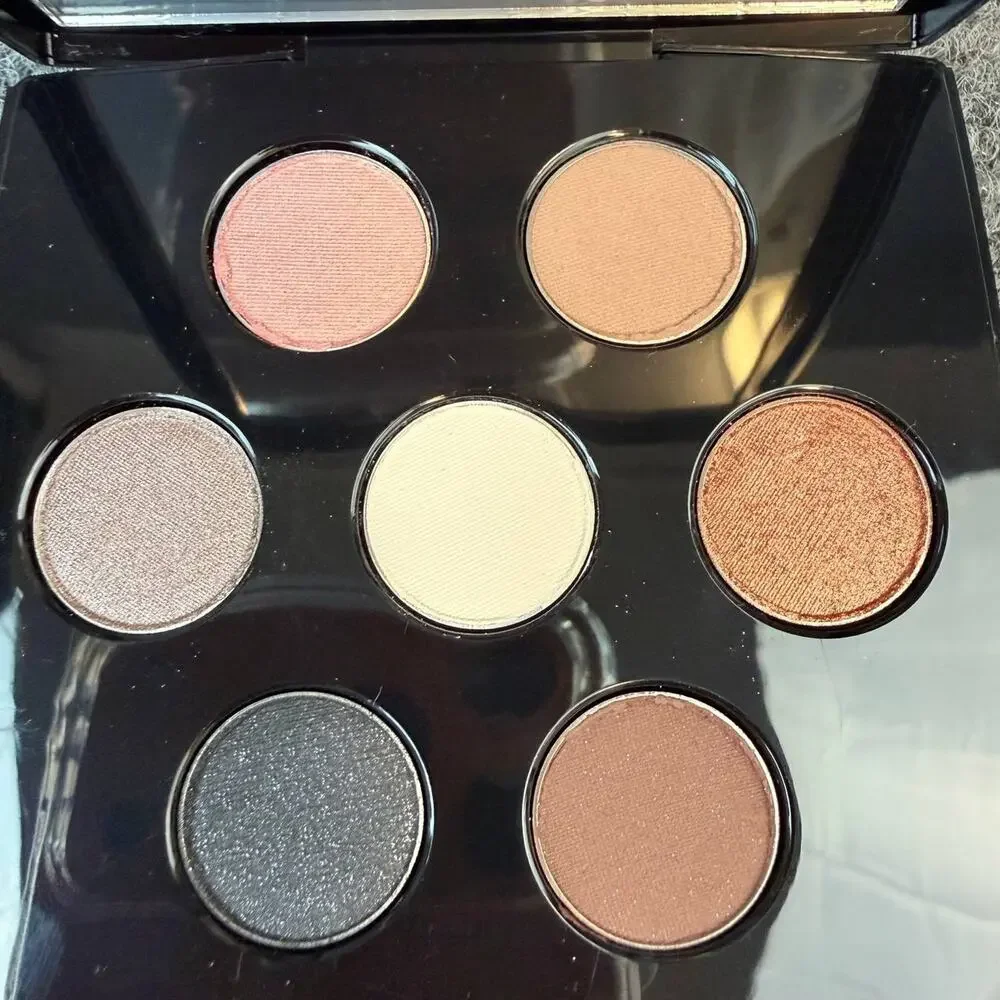 Eyeshadow cosmetic product